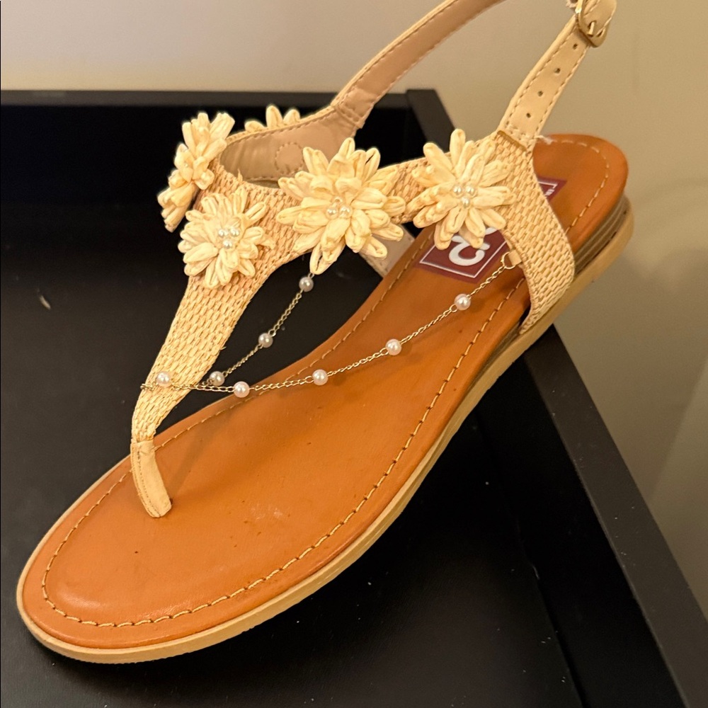 NWOT Women's size 7 POP CREAM COLORED FLORAL Sandals - Picture 3 of 7